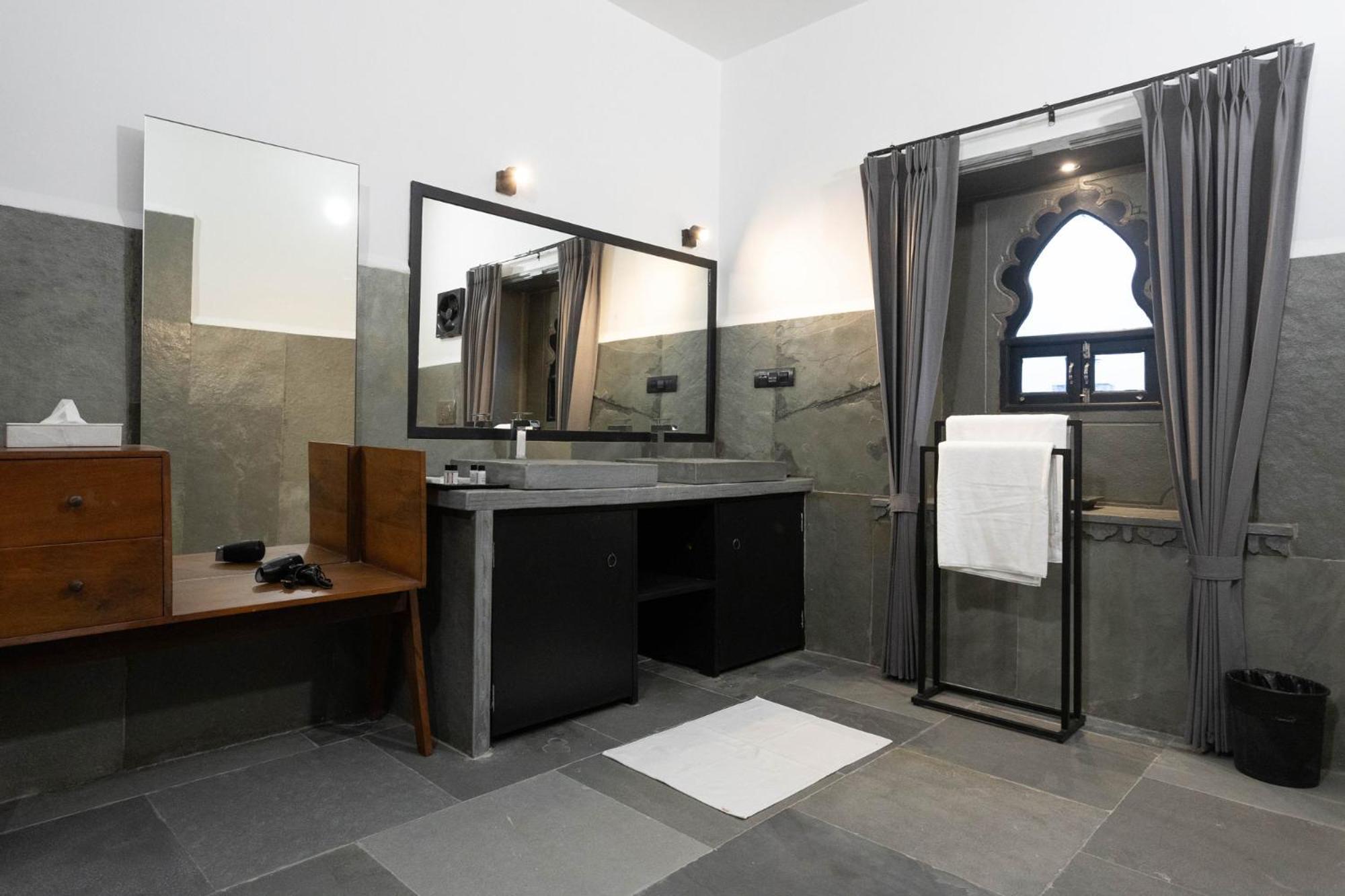 Madri Retreat - Heritage Boutique With Pool Udaipur